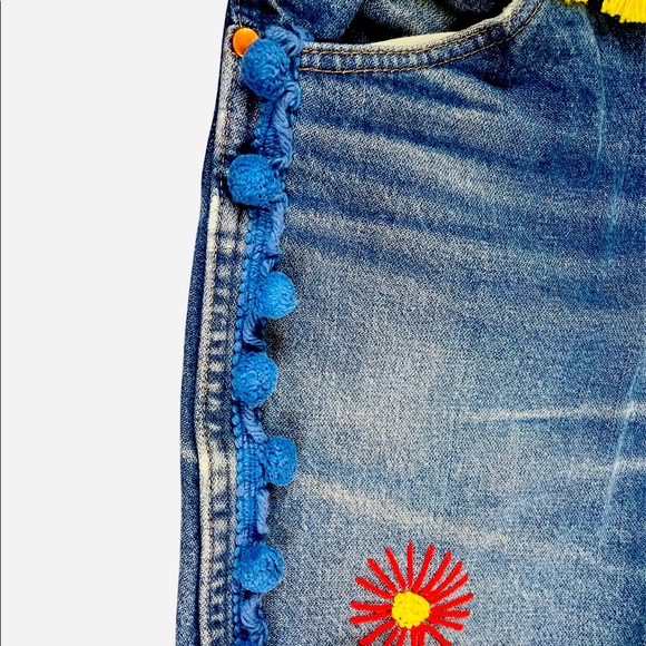 Distressed WRANGLERS embroidered cutoff shorts, Daisy Dukes, Womens 4-6 boho - Picture 7 of 13